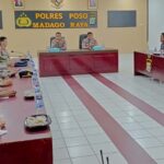 Kaops Madago Raya, Kombes Pol. Boy F.S. Samola (kiri tengah) memberikan arahan perdananya di Aula Andi Sappa Sudirman, Polres Poso, Sabtu (6/7/2024). (Foto: Humas Satgas Madago Raya)