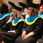 Sejumlah wisudawati mengikuti prosesi wisuda di Sekolah Tinggi Perikanan dan Kelautan Palu, Rabu (10/7/2024). (Foto: Prokopim Setda Kota Palu/Iwan)