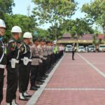Wakapolresta Palu, AKBP Andi Batara P (kanan) memimpin Apel Gelar Pasukan menandai dimulakannya Operasi Patuh Tinombala 2024 di mapolresta Palu, Senin (15/7/2024). (Foto: Humas Polresta Palu)