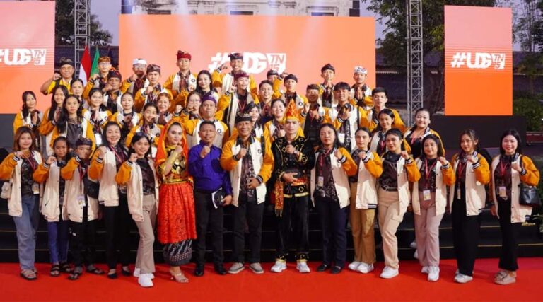 Kontingan Sulteng pada Utsawa Dharma Gita (UDG) Tingkat Nasional XV 2024 yang digelar di Solo, Jawa Tengah, 8-12 Juli 2024. (Foto: Ist)