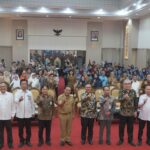 Foto bersama pada perayaan Hari Kependudukan Dunia 2024 oleh UNFPA dan BKKBN di Serang, Banten, Senin (29/7/2024). (Foto: UNFPA/Lucky Putra)