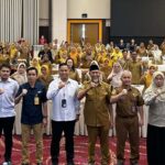 Foto bersama usai pembukaan sosialisasi Ketaspenan bagi ASn yang akan pensiun di Palu, Senin (29/7/2024). (Foto: Prokopimda Setda Kota Palu/Jufri)