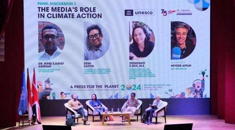 Panel diskusi tentang peran jurnalis dalam perubahan iklim oleh UNESCO di Jakarta, Rabu (10/7/2024). (Foto: UNESCO Indonesia)