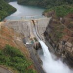 Bendungan air sebagai sumber pembangkit listrik, implementasi penggunaan energi terbarukan di PT Vale. (Foto: PT Vale)