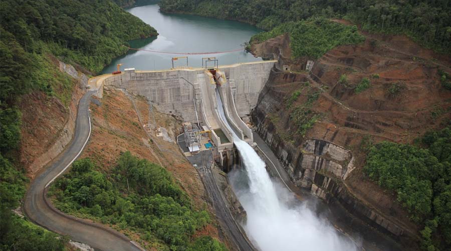 Bendungan air sebagai sumber pembangkit listrik, implementasi penggunaan energi terbarukan di PT Vale. (Foto: PT Vale)