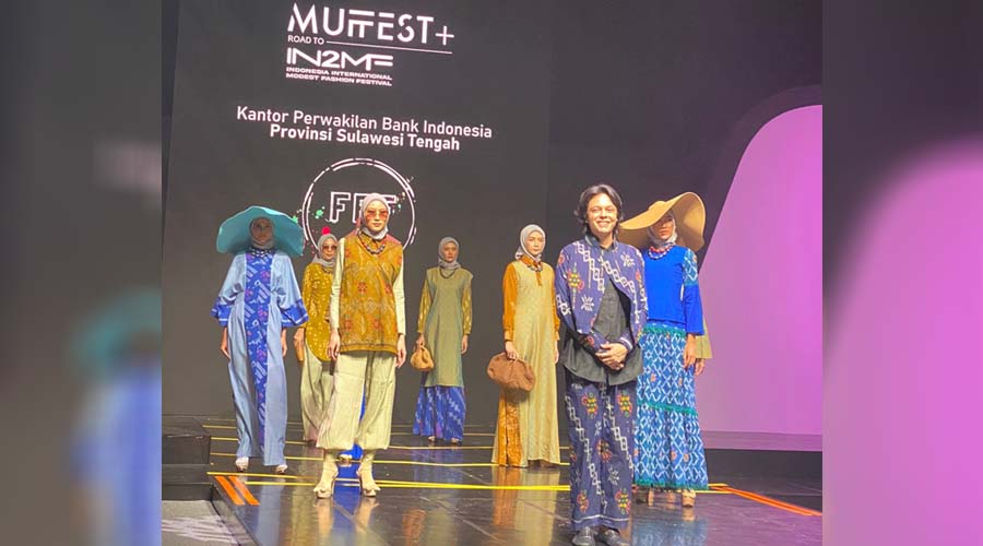 Kreasi tenun Donggala yang ditampilkan KPwBI Sulteng berkolaborasi dengan FFF byFery di MUFEEST 2024 di Jakarta, 8-11 Agustus 2024. (Foto: HO-KPwBI Sulteng)
