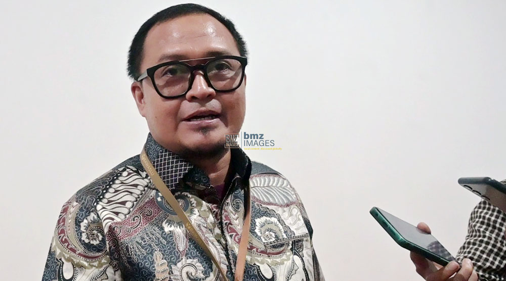 Ketua Bawaslu Kota Palu, Agussalim Wahid memberikan keterangan kepada wartawan di kantor KPU Kota Palu, Jumat (29/8/2024). (Foto: bmzIMAGES/Basri marzuki)