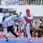Atlit saling menyerang saat mengikuti kejuaraan terbuka Takwondo Danrem 132/Tdl Cup II di GBK Palu, Kamis (22/8/2024). (Foto: Penrem 132/Tdl)