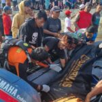 Tim SAR mengevakuasi korban setelah jatuh dari perahu dan ditemukan meningga di Desa Bunta, Pagimana, Banggai, Selasa (13/8/2024). (Foto: Basarnas)