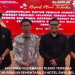 Ketua KPU Kota Palu, Idrus; Anggota KPU Divisi Perencanaan, Data dan Informasi, Muhamad Musbah; dan admin Sidalih KPU Kota Palu, Muhammad Kunaefi pada Rapat Pleno terbuka rekap DPS oleh KPU Sulteng, Jumat (16/82024). (Foto: palu-kota.kpu.go.id)