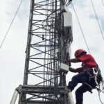 Ilustrasi pemeliharaan jaringan untuk medukung teknologi 5G Standalone pertama di Indonesia oleh Telkomsel. (Foto: Telkomsel)
