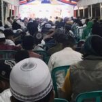 Warga mengikuti dzikir akbar dan doa bersama pasangan Handal di Sirkuit Panggona, Palu, Minggu (25/8/2024). (Foto: Tim Media Handal)
