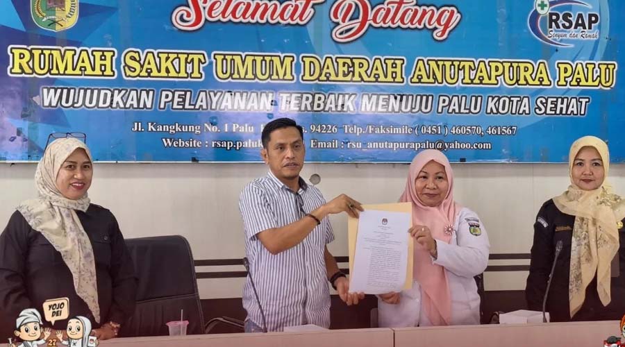 Anggota KPU Kota Palu Divisi Teknis Penyelenggara Pemilu, Iskandar Lembah (kedua kiri) bersama Direktur RS Anutapura Palu, dr. Maria Rosa Da Lima Rupa (kedua kanan) pada kunjungan koordinasi sehubungan dengan tahapan pemeriksaan bakal calon wali kota dan wakil walikota palu, Rabu (21/8/2024). (Foto: Humas KPU Kota Palu)