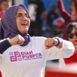Ketua ASIAFI Sulteng, Diah Puspita pada kegiatan Senam Zumba Merah Putih di Pasar Modern Bambaru, Palu, Sabtu (10/8/2024). (Foto: Jufri)