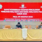 Ketua KPU Kota Palu, Idrus (kiri) membuka Rakor Pencalonan Pilkada di Palu, Jumat (9/8/2024). (Foto: Heny)