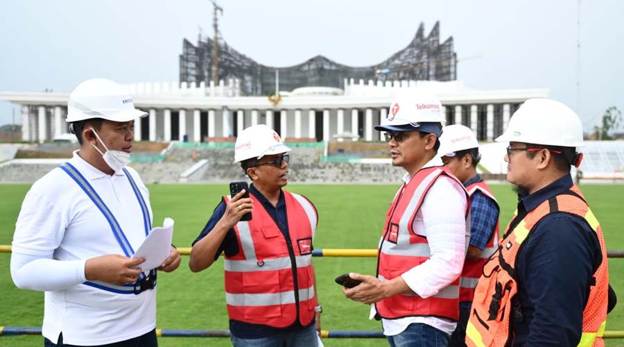 Petinggi Telkomsel melihat langsung kesiapan jaringan Telkomsel untuk mendukung komunikasi di Ibu Kota Nusantara. (Foto: HO-Telkomsel)