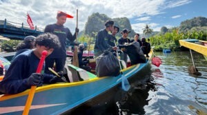 Telkomsel Gelar Public Clean-Up dan Gladian Panji TERRA di Maros
