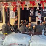 Dansat Brimob, Kombes Pol Kurniawan Tandi Rongre saat berada di Pos Kamtibmas Desa Tamanjeka, Poso, Sabtu (17/8/2024). (Foto: Humas Satgas Maago Raya)