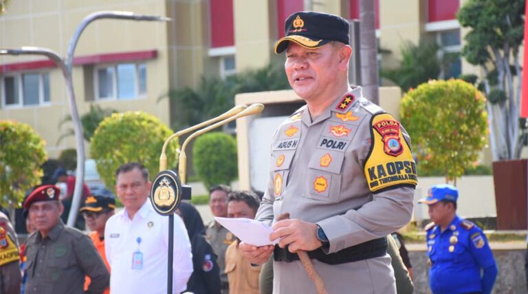 Kapolda Sulteng, Irjen Pol Agus Nugroho pada Apel Gelar Pasukan Pengamanan Pilkada Serentak tahun 2024 ydi Lapangan Apel Polda Sulteng, Senin (19/8/2024) pagi. (Foto: Humas Polda Sulteng)