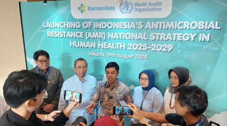 Sejumlah anrasumebr memberikan keterangan pers usai Launching of Indonesia's Antimicrobial Resistance National Strategy in Human helath 2025-2029 di Jakarta, Senin (19/8/2024). (Foto: MoH)