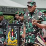 Danrem 132 Tadulako Brigjen TNI Dody Triwinarto memimpi upacara peringatan HUT ke-63 Korem 132 Tadulako di Monumen Tugu Tinombala di Poso, Rabu (21/8/2024). (Foto: Penrem 132/Tdl)