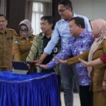 Peluncuran Sekolah Siaga Kependudukan dan Kota Palu Population Clock di Untad, Palu, Selasa (27/8/2024). (Foto: Porkopimda Setda Kota Palu/Iwan)