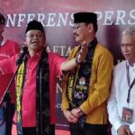 Pasangan calon Gubernur dan Wakil Gubernur Sulteng, Rusdy Mastura dan Sulaiman Agusto Hambuako memberikan keterangan usai mendaftar di KPU Sulteng, Rabu (29/8/2024). (Foto: tangkapan layar)