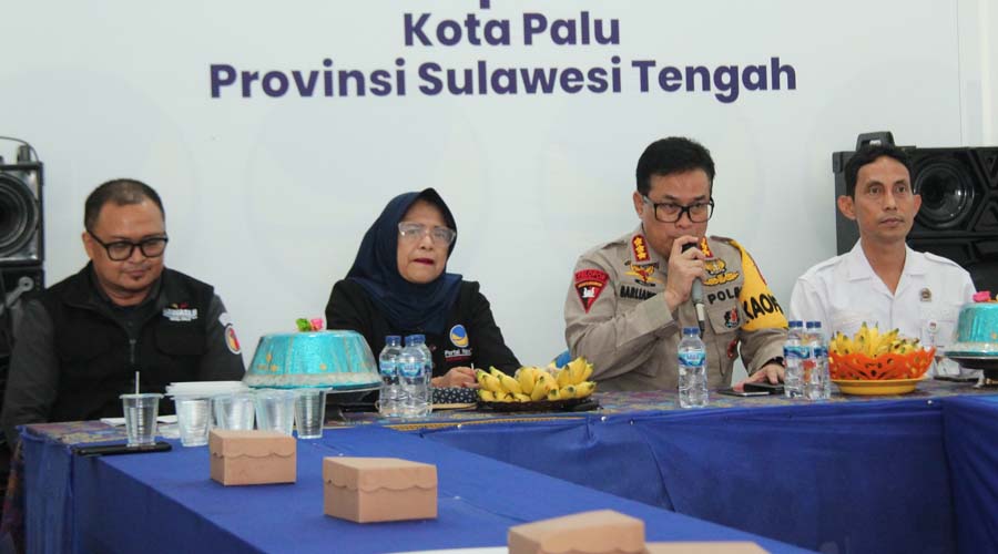 Kapolresta Palu Kombes Pol Barliansyah (kedua kanan) bersama Ketua KPU Kota Palu Idrus (kanan) dan Ketua Bawaslu Kota Palu Agussalim Wahid (kiri) saat bersilaturahmi di Kantor DPD Nasdem Kota Palu, Senin (5/8/2024). (Foto: Humas Polresta Palu)