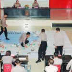 Sejumlah personel Polresta Palu mengikuti pelatihan tactical floor game di Aula Torabelo, Mapolresta Palu, Selasa (20/8/2024). (Foto: Humas Polresta Palu)