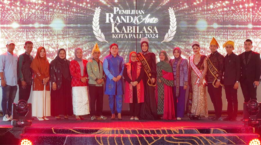 Sekkot Palu Irmayanti (tengah) berfoto bersama para pemenang dan panitia Randa Ante Kabilasa usai penutupan grand final di Palu, Minggu (18/8/2024). (Foto: Prokopimda Setda Kota Palu/Jufri)
