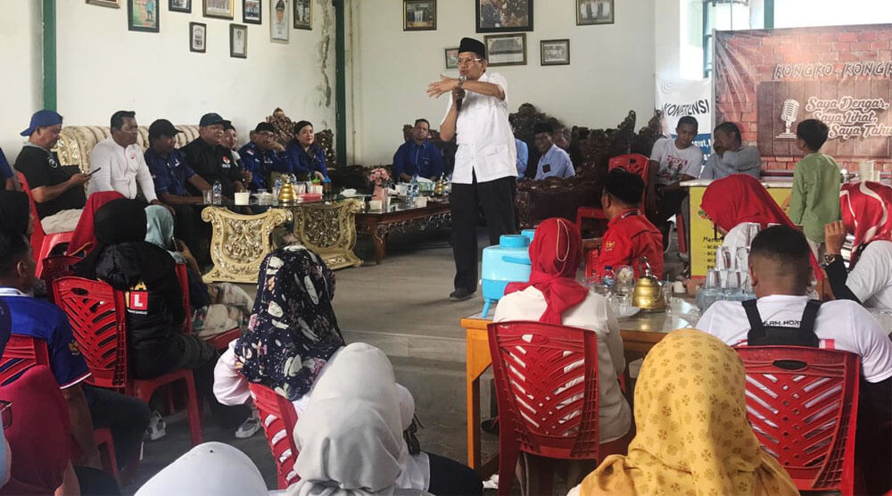 Ketua DPD Gerindra, Longki Djanggola (tengah) berpidato di hadapan pendukung pasangan Hidayat-Anca di Jatinegara, Tavanjuka, Palu (28/8/2024). (Foto: Tim Media HANDAL)