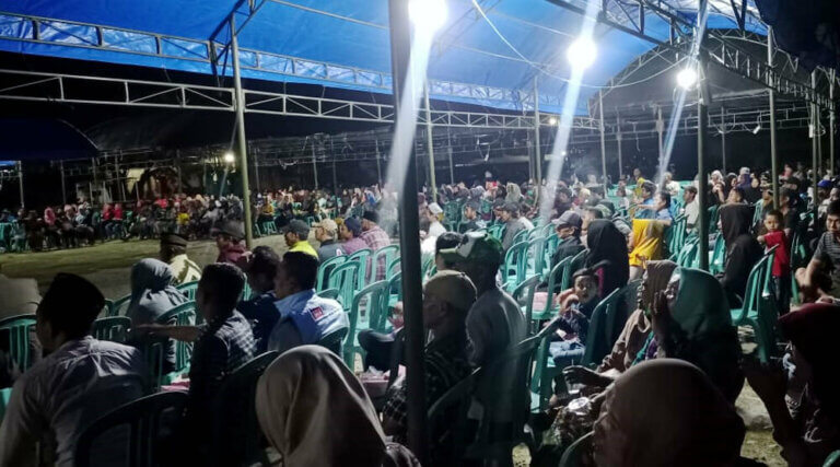 Ribuan warga menghadiri deklarasi pasangan Handal di Palu, Barat, Jumat (13/9/2024). (Foto: TIm Media HANDAL)
