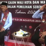 Pasangan Hidayat dan Andi Nur B Lamakarate pada pendafataran bakal calon wali kota dan wakil wali koa Palu di kantor KPu Koa Palu, Rabu (28/8/2024). (Foto: Tim Media HANDAL)