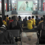 Sejumlah anak binaan mengikuti nonton bareng bersama mahasiswa PPL UIN Datokarama Palu, Sabtu (14/9/2024). (Foto: LPKA Palu)