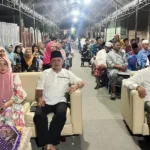 Camat Tatanga, Muhammad Yusuf (ketia kiri) menghadiri peringatan Maulid di MDA Alkhairaat, Palupi, Palu, Sabtu (21/9/2024). (Foto: Prokopimda Palu/Imron)