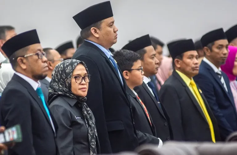 Plh Wali Kota Palu, Irmayanti (kedua kiri) pada pengucapan sumpah anggota DPRD Sulteng di Gedung Wanita, Palu, Rabu (25/9/2024). (Foto: Pool/bmz)