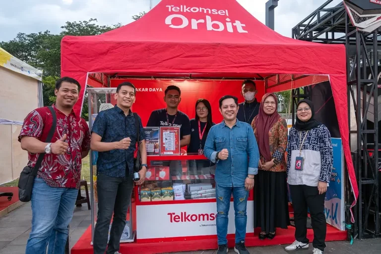 Stan Telkomsel di Lapangan Vatulemo Palu, Kamis (26/9/2024). (foto: bmz)
