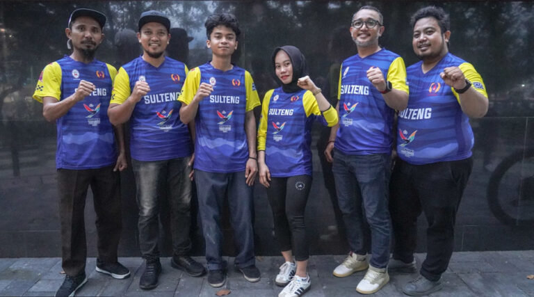 Atlet ISSI Sulteng, Vionisa Andrio (kedua kanan) sesaat akan bertolak ke Sumatera Utara untuk berlaga di PON XXI Aceh-Sumut. (Foto: ISSI SUlteng)