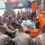 Sejumlah siswa Bintara Polri mengikuti pengenalan peralatan Basarnas pada kohesi sosial di Kantor Pencarain dan Pertolongan Palu, Selasa (17/9/2024). (Foto: Basarnas Palu)