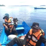 Operasi SAR pada nelayan di perairan Desa Toropot, Banggai Kepulauan, Kamis (19/9/2024). (Foto: Basarnas Palu)