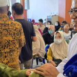 Bertemu dengan sejumlah warga yang mengikuti opewrasi katarak gratsi di Palu, Minggu (15/9/2024). (Foto: Ist)