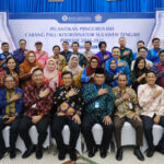 Foto bersama usai prosesi pengukuhan pengurus ISEI Cabang Palu Koordinator Sulteng dan Koordiantor Dewan Penasihat ISEI Cabang Palu secara hybrid oleh Ketua Umum ISEI, Perry Warjiyo di Ruang kasiromu Bank Indoensia Sulteng, Rabu (11/9/2024). (Foto: HO-BI Sulteng)