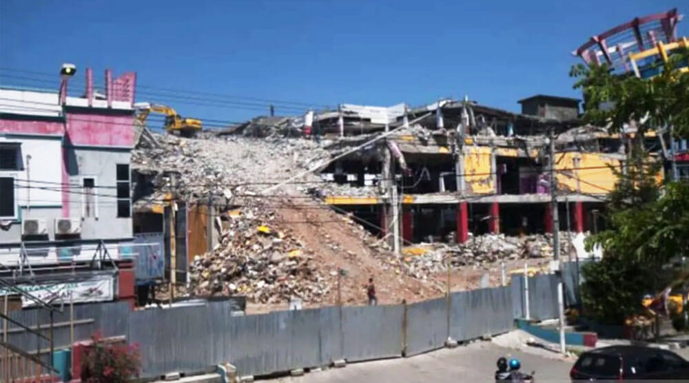 Mall Tatura yang hancur diterjang gempa pada September 2018 silam. (foto: ANTARA FOTO/Basri Marzuki)