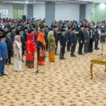 Ketua Pengadilan TInggi SUlawesi Tengah (kanan) memimpin pengucapan sumpah angggota DPRD Sulteng periode 2024-2029. (Foto: bmzIMAGES/Basri Marzuki)