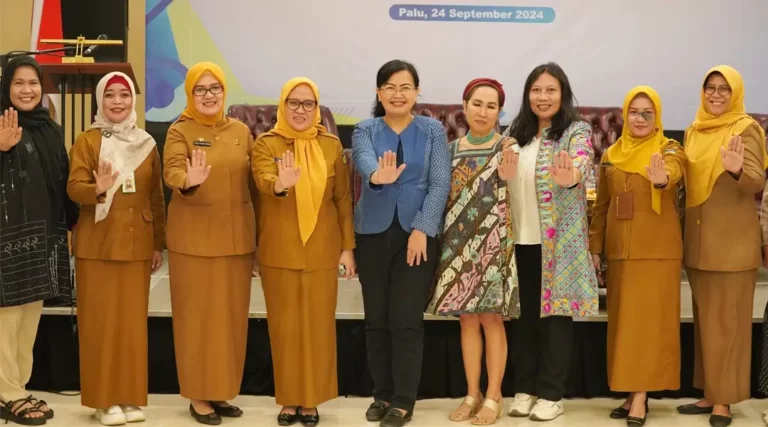 Sekkot Palu, Irmayanti (keempat kiri) pada pembukaan advokasi da perlindunagn perempuan dan anak di Palu, Selasa (24/9/2024). (Foto: Prokopim Kota Palu/Jufri)