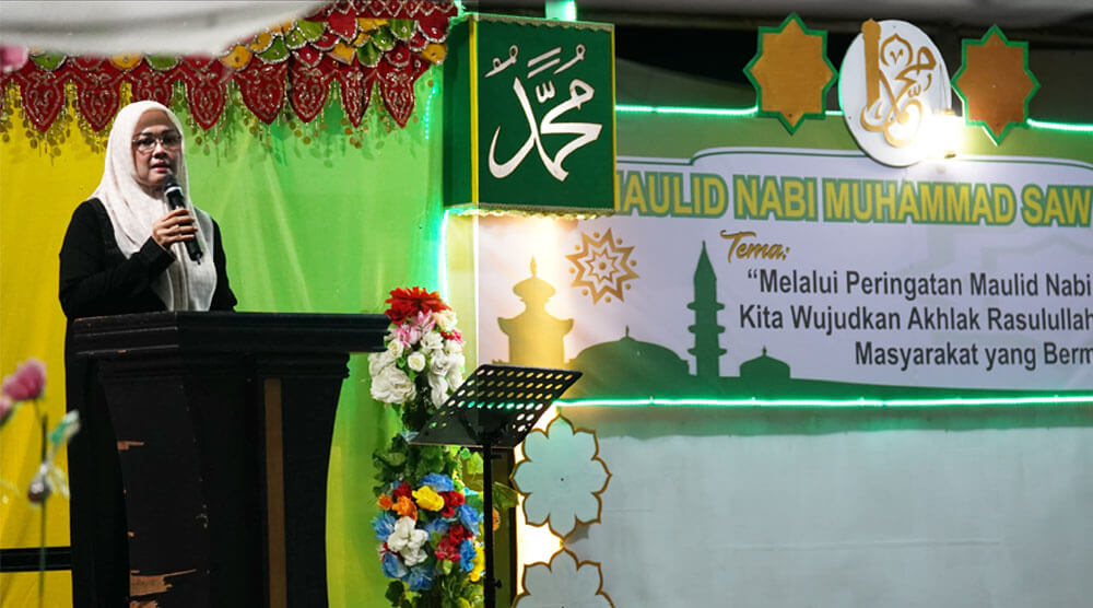 Ketua TP PKK Kota Palu, DIah Puspita menyampaikan sambutan pada Maulid Majelis Talim Taipa Ramba di Taman Taipa, Minggu (15/9/2024). (Foto: Jufri)