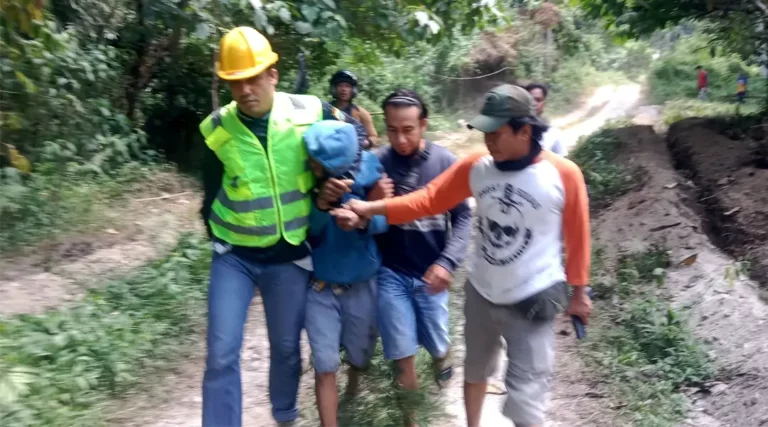 Aparat Polres Sigi menangkap terduga pelaku curas di Dusun Tompu, Desa Ngatabaru, Kecamatan Sigi Biromaru, Minggu (22/9/2024). (Foto: Humas Polres Sigi)