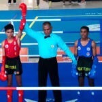 Hikmal (kiri), atlet Muaythai Sulteng memenangkan pertandingan Muaythai kelas 48 kilogram melawan Moses Makarawe dari Maluku di Bale Muse Raya Aceh, Jumat (6/9/2024). (Foto: ist)