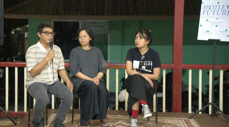 Azwar Ahmad, Eka Wahyuni, dan Rahmadiyah Tria Gayatri pada pembukaan Soptless Future di Gedung Juang, Palu, Senin (16/9/2024). (bmzIMAGES/Basri Marzuki)