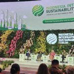 Direktur dan Chief of Sustainability and Corporate Affairs Officer PT Vale, Bernardus Irmanto (tengah) pada Indonesia International Sustainability Forum (ISF) 2024 di Jakarta, Jumat (5/9/2024). (Foto: PT Vale Indonesia)